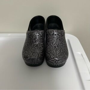 DANSKOS professional Clogs heeled Tooled Leather shoes Paisley Printed size 37